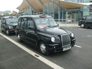 800px-A_TX4_Taxi_at_Heathrow_Airport_Terminal_5.jpg
